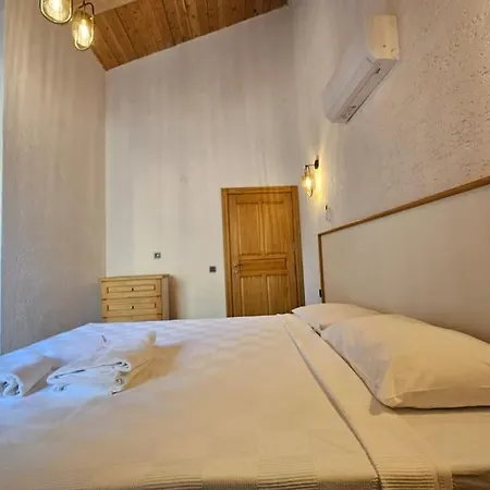 Sarnic Villa *
